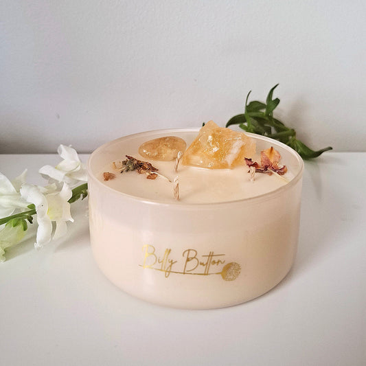 360ml soy wax candle topped with dried rose petals and crystals – natural, handcrafted, and elegantly designed.